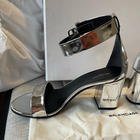 NIB Balenciaga metallic silver heels - Picture 5 of 9